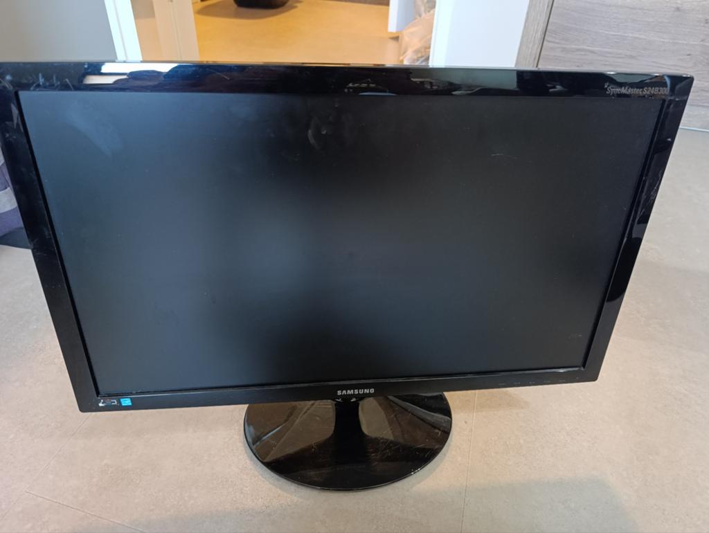 Samsung 24 inch monitor met kabels, Computers en Software, Monitoren, Ophalen, IPS, Kantelbaar, Full HD
