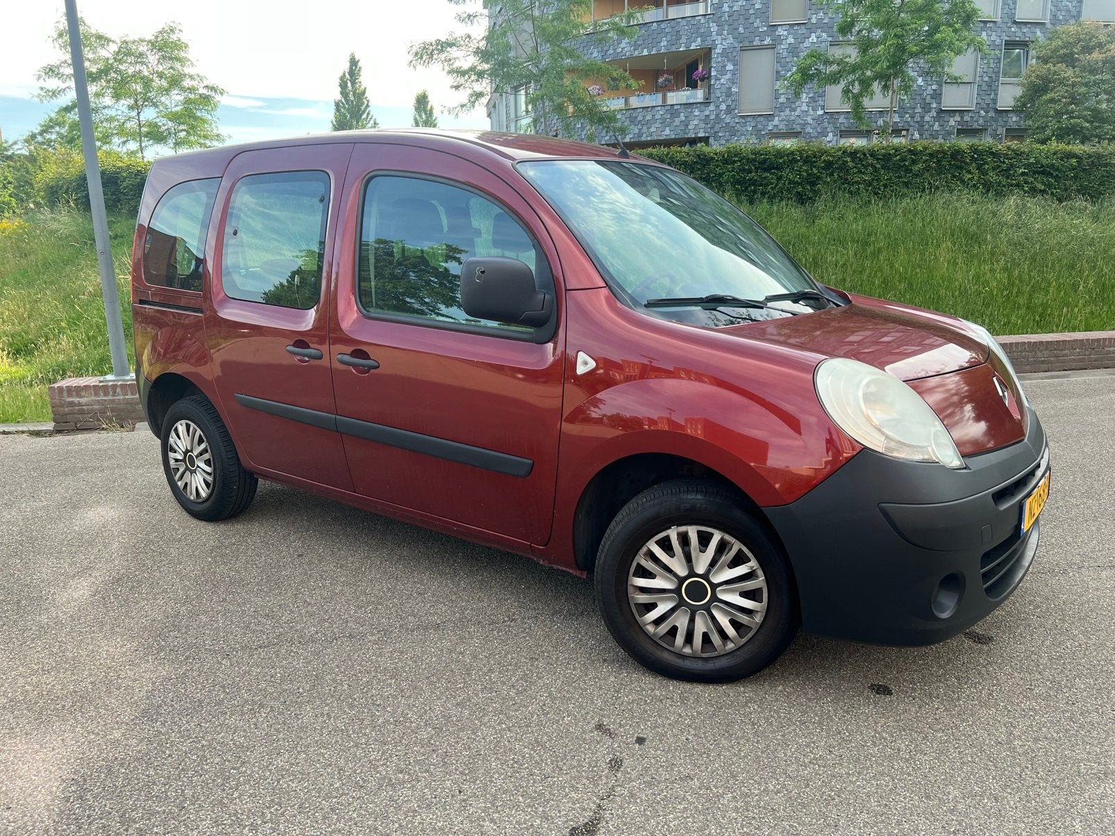Renault Kangoo 1.6 8V 64KW Family 2009 Rood, Voorwielaandrijving, Euro 5, Zwart, 4 cilinders