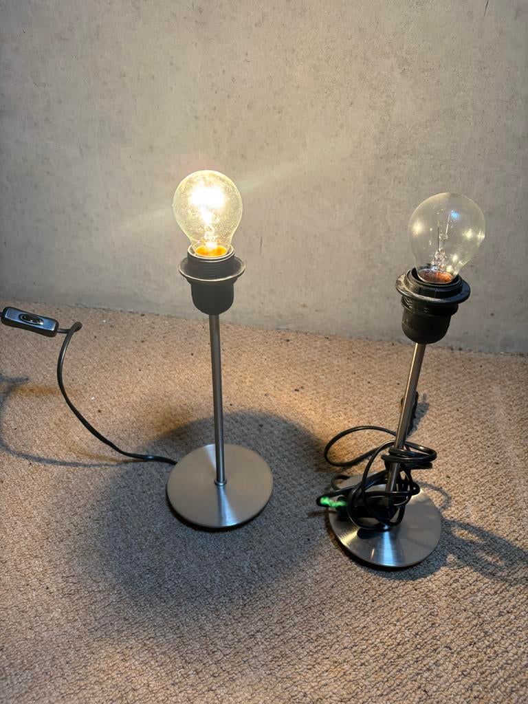 Twee moderne lampvoeten voor nachtkastje of sfeerverlichting, Ophalen, Zo goed als nieuw, Metaal, Minder dan 50 cm
