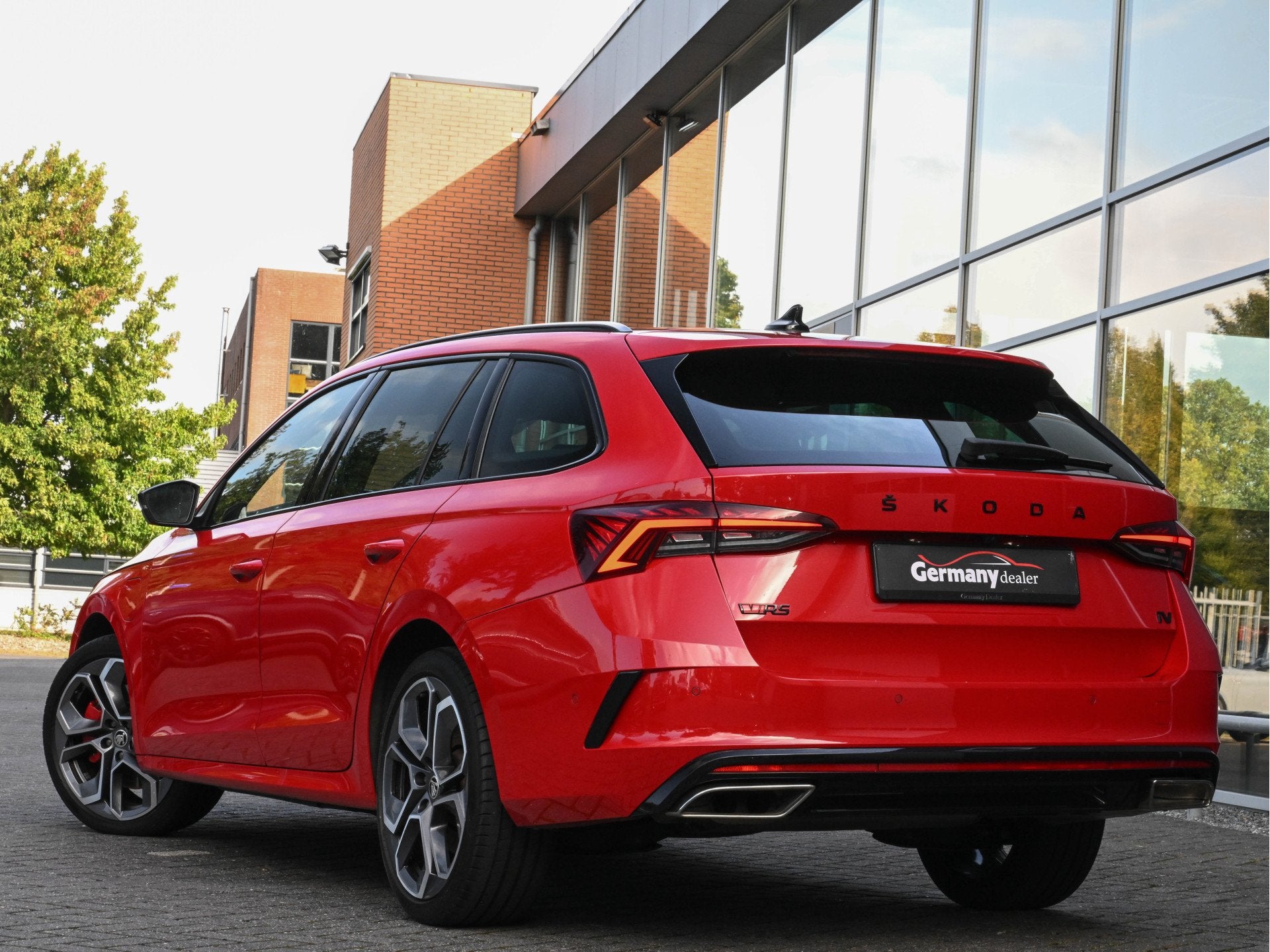 Skoda Octavia Combi 1.4 TSI 245pk RS iV PHEV Pano Head-Up Ca, Gebruikt, Zwart, 4 cilinders, Met garantie (alle)