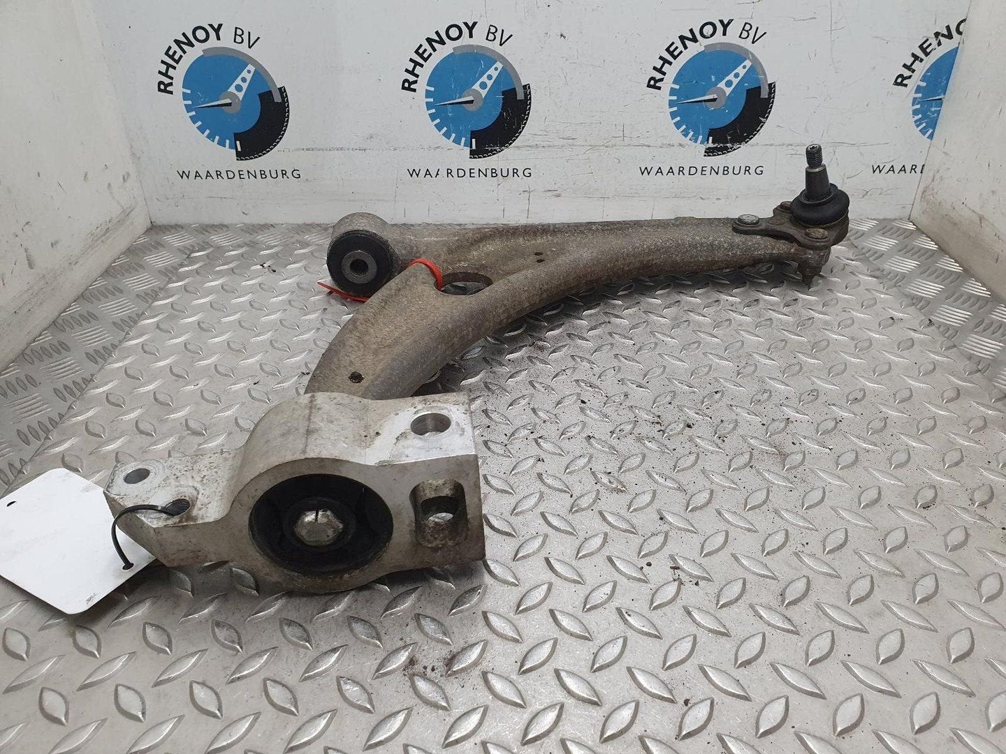 VOLKSWAGEN PASSAT 2.0 FSI Highline  DRAAGARM ONDER RV 2006, Ophalen of Verzenden, Gebruikt, Stiba lid