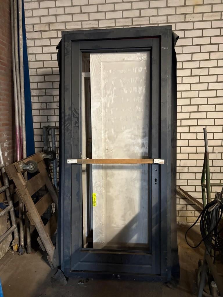 Meranti houten buitendeur(kozijn), Doe-het-zelf en Verbouw, Kozijnen en Schuifpuien, Deurkozijn, Zo goed als nieuw, 225 cm of meer