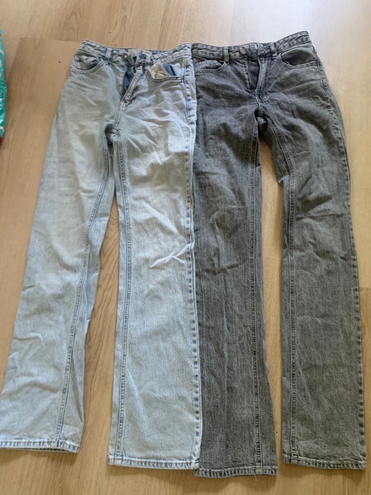 2 stradivarius jeans D98, Ophalen of Verzenden, Zo goed als nieuw, Blauw, W27 (confectie 34) of kleiner