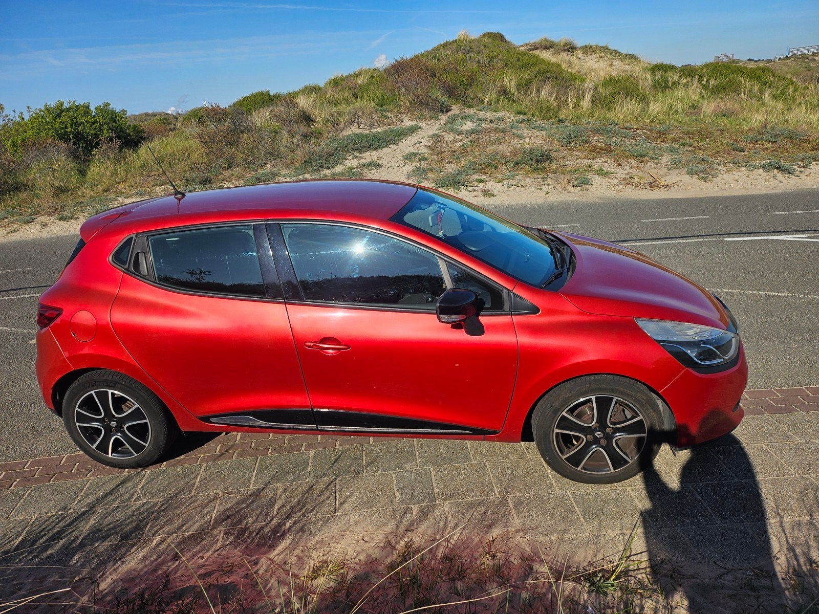 Renault Clio 0.9 TCE 66KW 5-DRS 2013 Rood, Auto's, Renault, Voorwielaandrijving, 898 cc, 40 €/maand, 540 kg