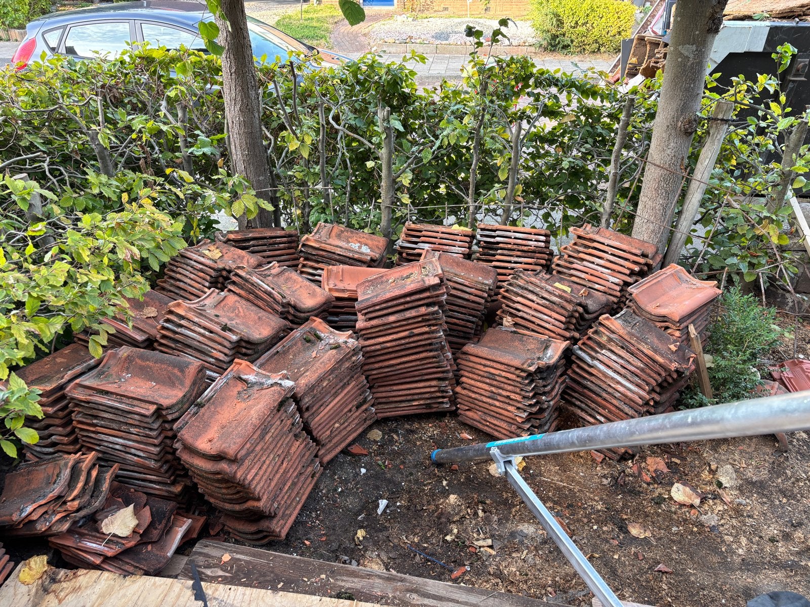 GRATIS- Oude dakpannen - KDN Made in Holland, Doe-het-zelf en Verbouw, Ophalen, Gebruikt, Steen of Klei, 15 m² of meer