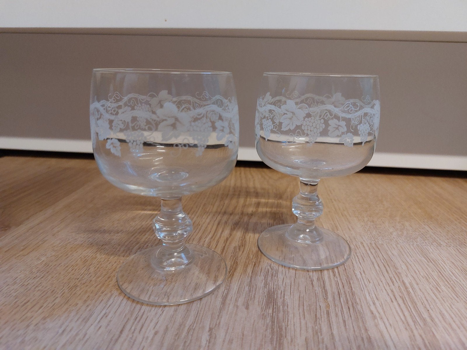 2 Wijn glazen met druiven print, Ophalen of Verzenden, Bierglas