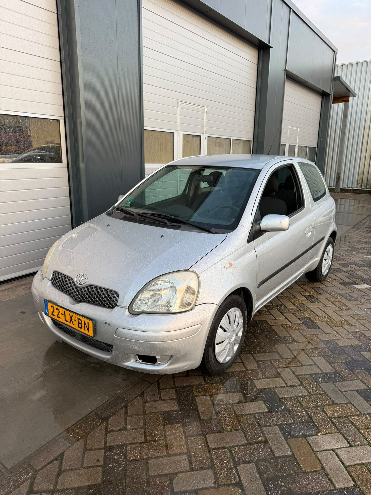 Toyota Yaris 1.3 16V automaat nieuwe apk, 31 €/maand, 4 cilinders, 400 kg, Origineel Nederlands