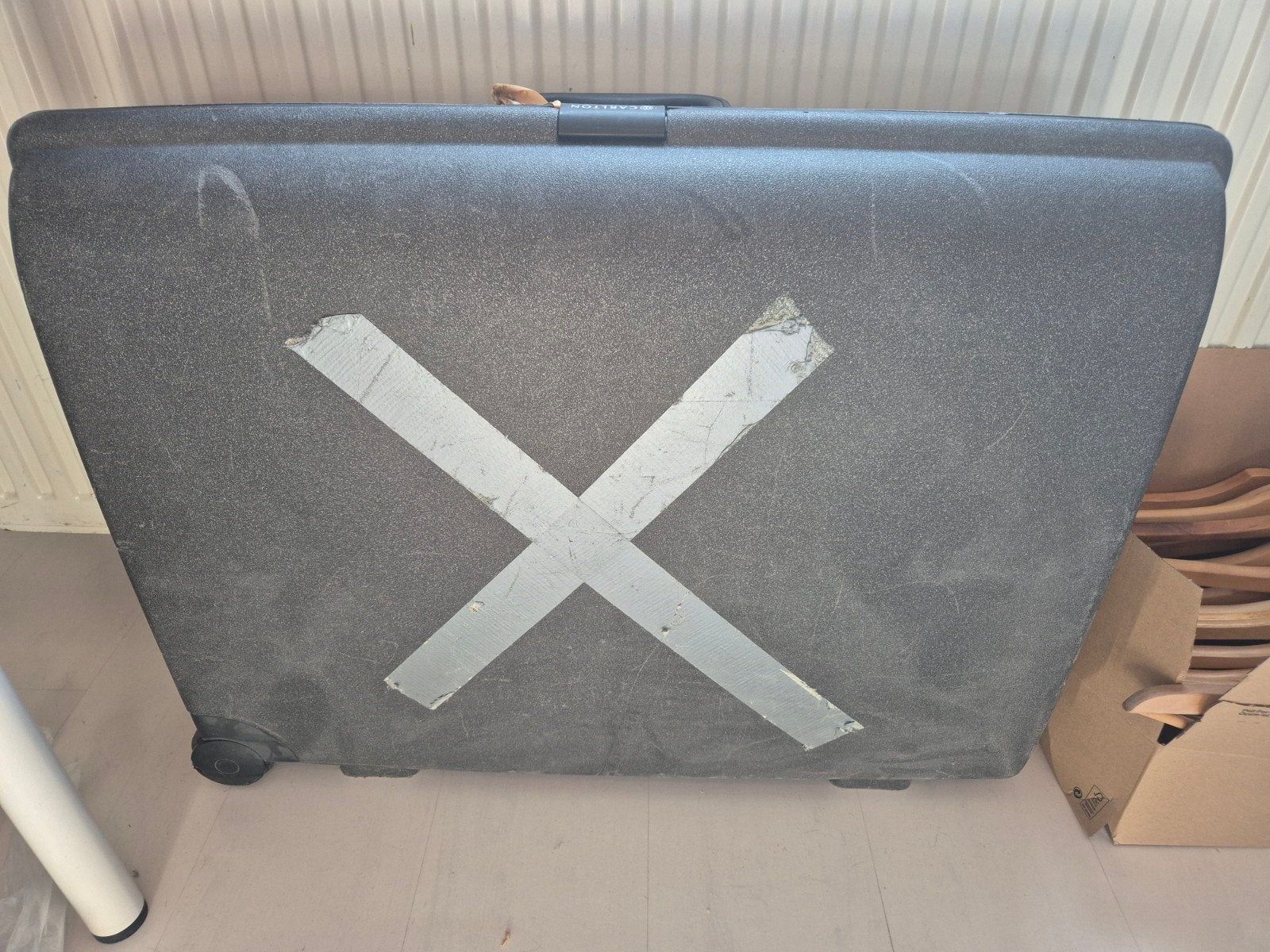 2x grijze koffer Carlton, Ophalen, Gebruikt, Hard kunststof, 70 cm of meer