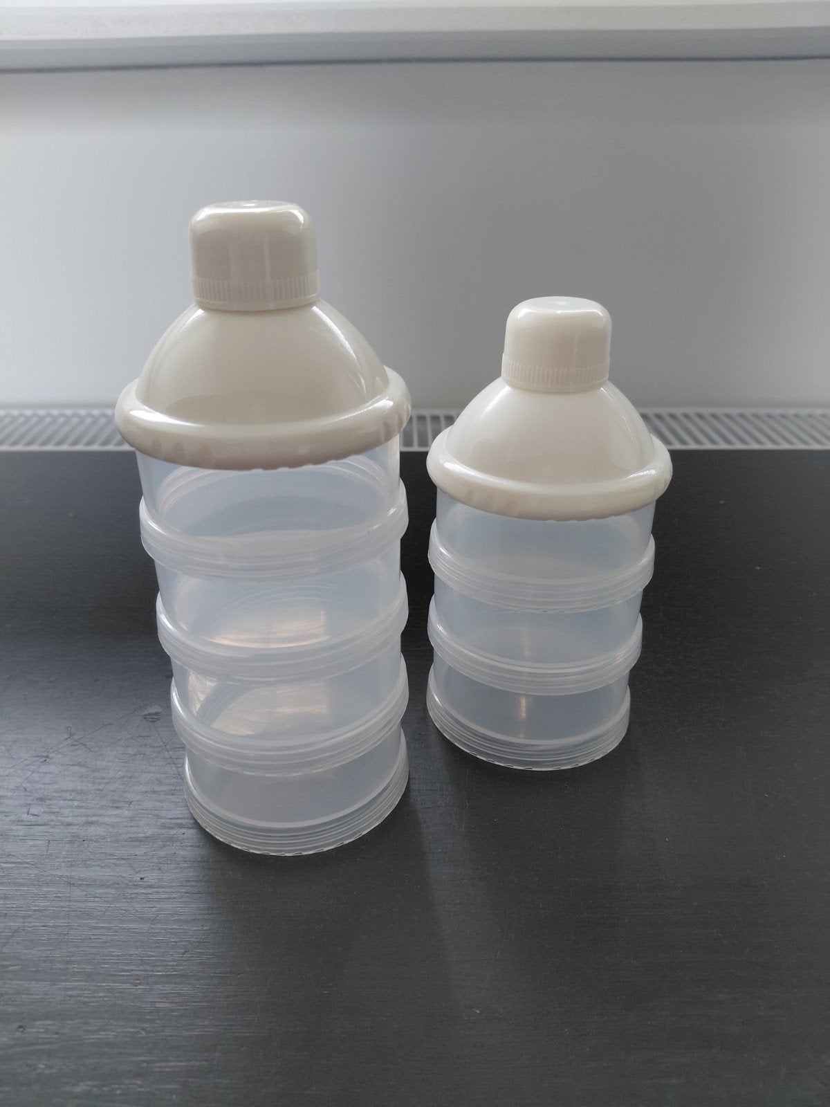 Handige poedertorens voor babyvoeding - 2 stuks, Kinderen en Baby's, Babyvoeding en Toebehoren, Ophalen, Overige merken, Gebruikt