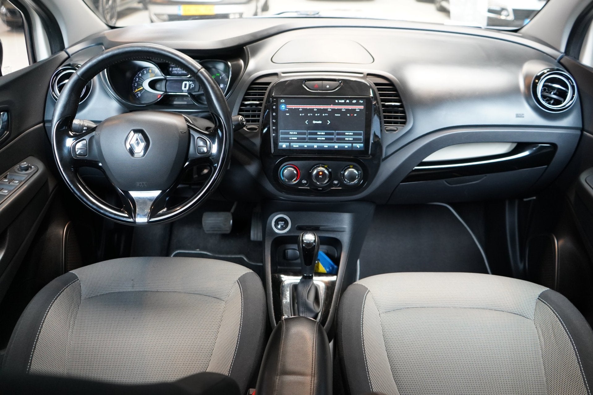 Renault Captur 1.2 TCe Dynamique | TREEKHAAK | CRUISE | NAVI, Euro 5, Stof, 4 cilinders, Wit