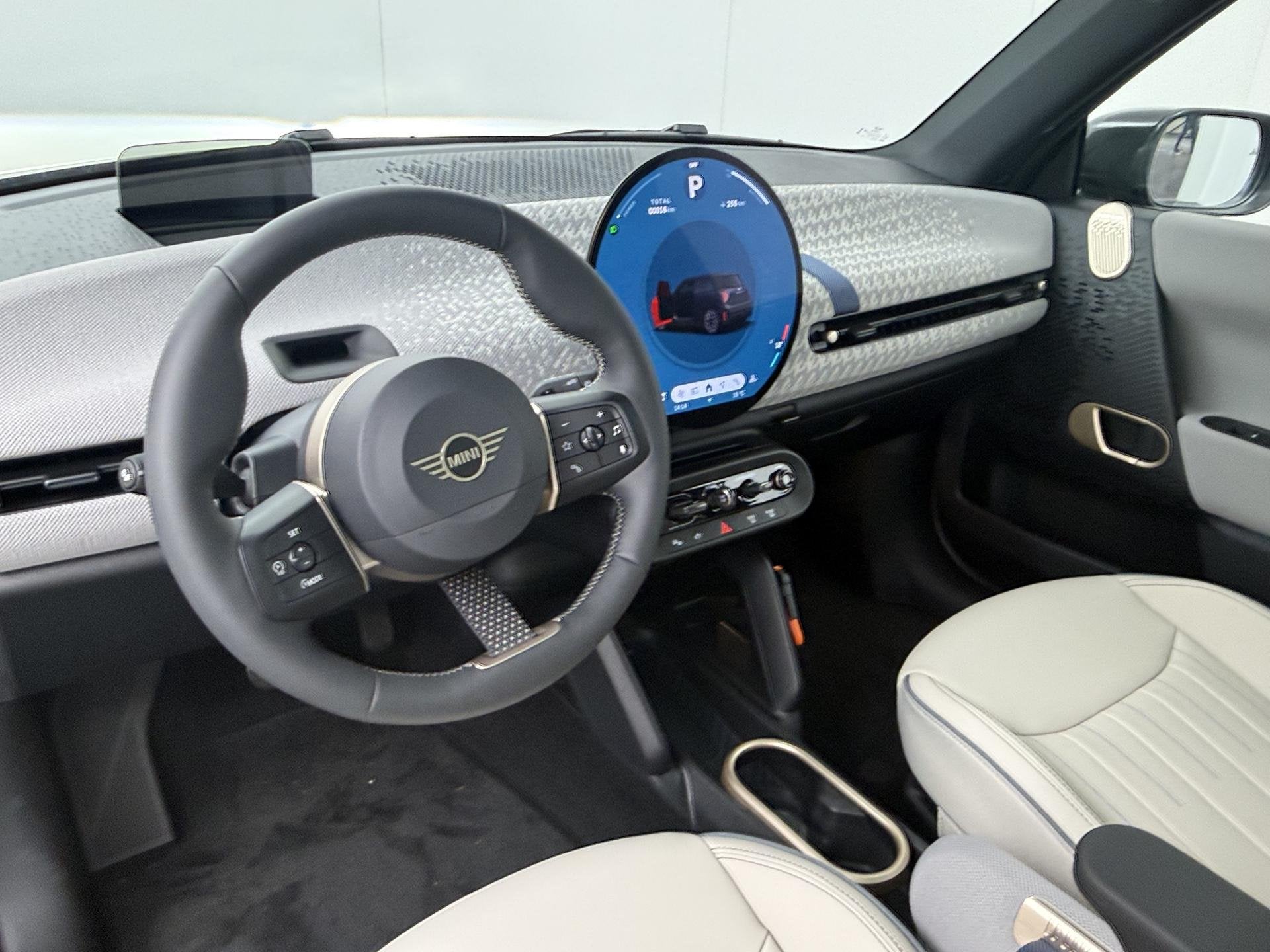 MINI 3-Deurs Cooper E Favoured Trim | Pakket L | SoH 100%, Auto's, 41 kWh, 4 stoelen, Zwart, Nieuw