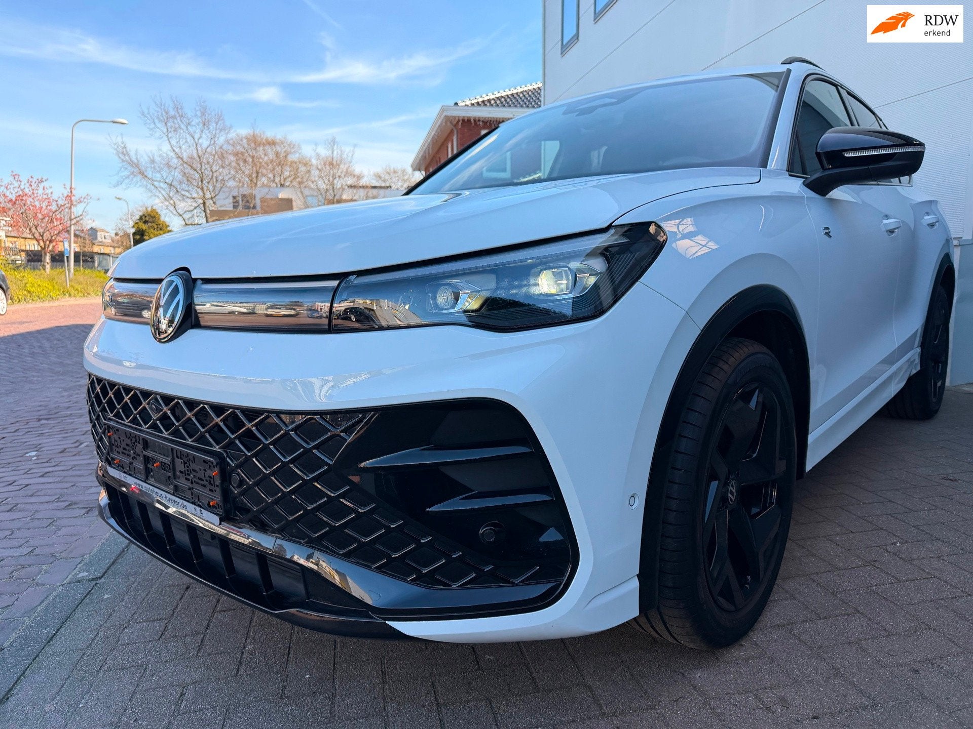 Volkswagen Tiguan 2.0 TDI| R-Line/Pano/Massage/360 Camera/IQ, Auto's, Volkswagen, Automaat, Gebruikt, 150 pk, Origineel Nederlands