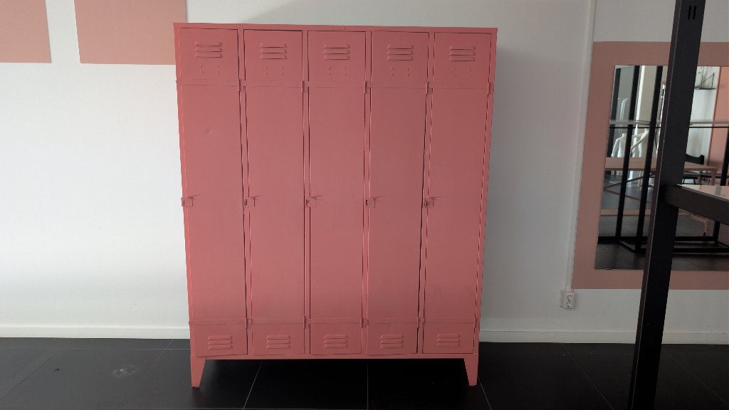 Roze metalen locker / lockerkast met 5 deuren, Ophalen, Gebruikt