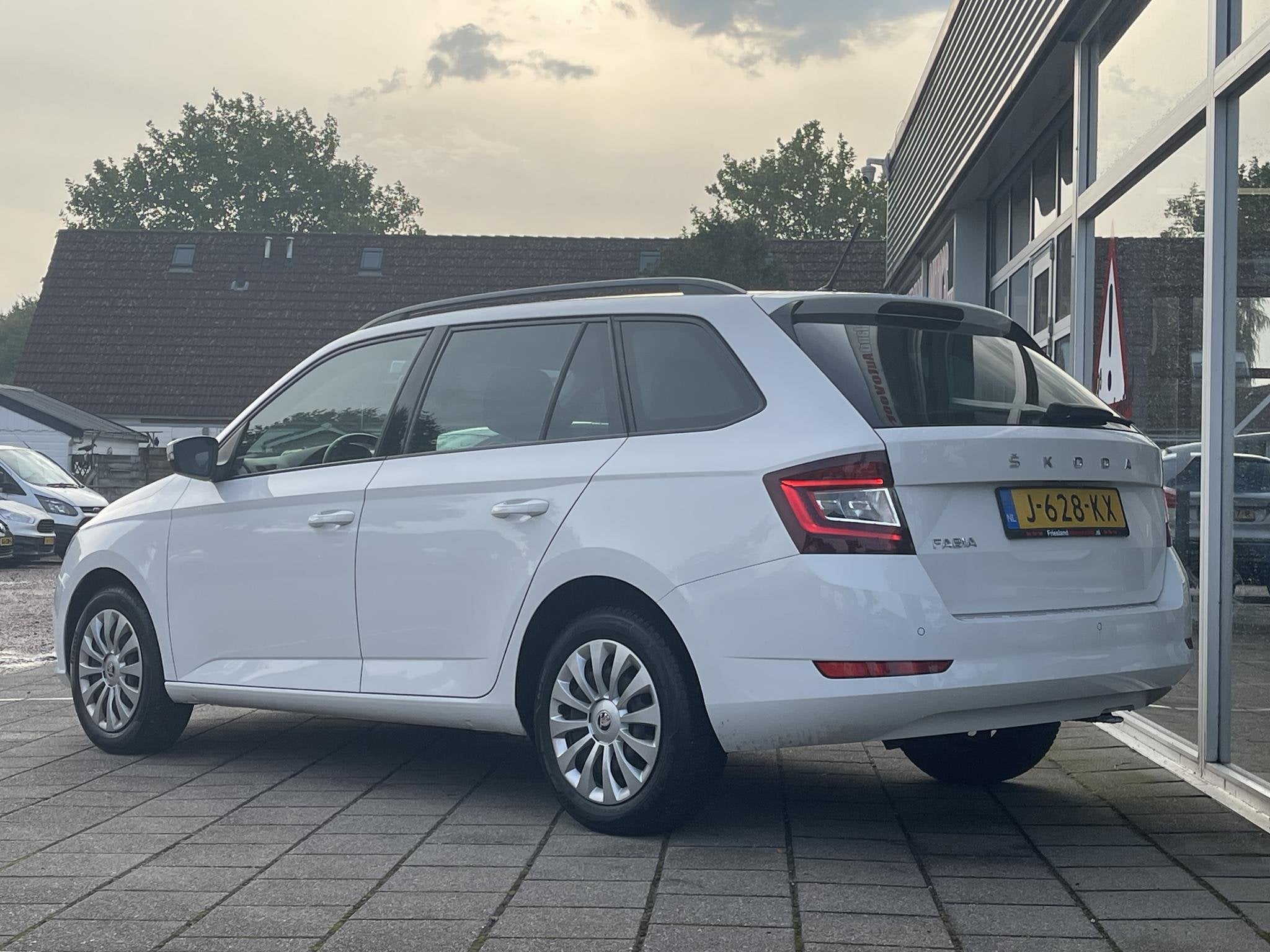 Skoda Fabia Combi 1.0 TSI Ambition /Cruise/Airco/PDC/Carplay, Auto's, Voorwielaandrijving, Stof, Gebruikt, Euro 6