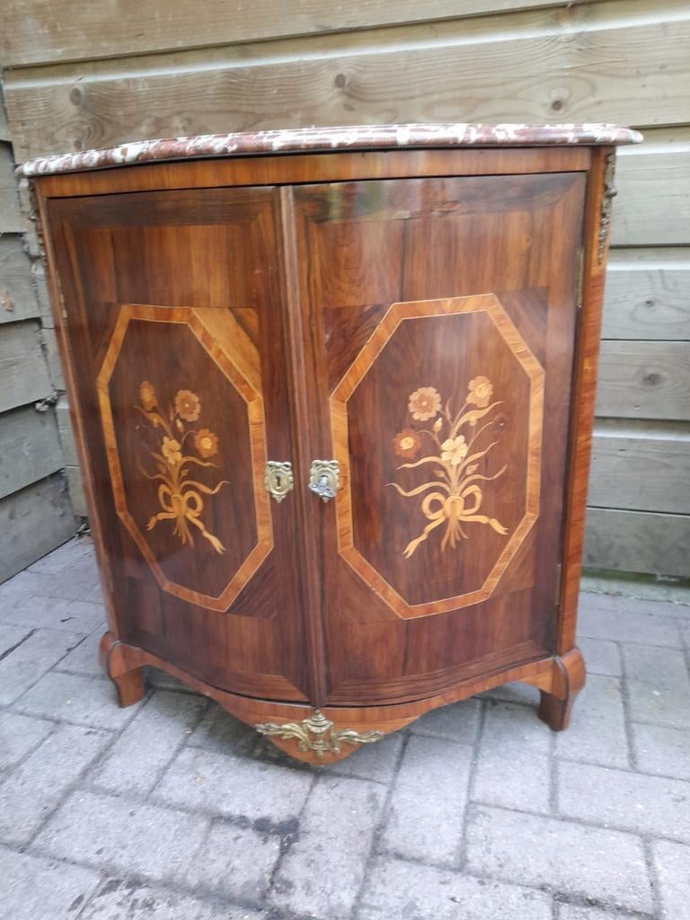 Antieke hoekkastjes met marmeren blad en bronzen details, Antiek en Kunst, Antiek | Meubels | Kasten, Ophalen