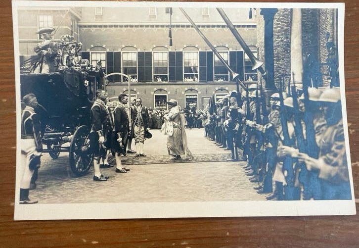Prinsjesdag 1926: Erewacht BVL op Binnenhof Den Haag, Ophalen of Verzenden, Nederland, Foto of Poster
