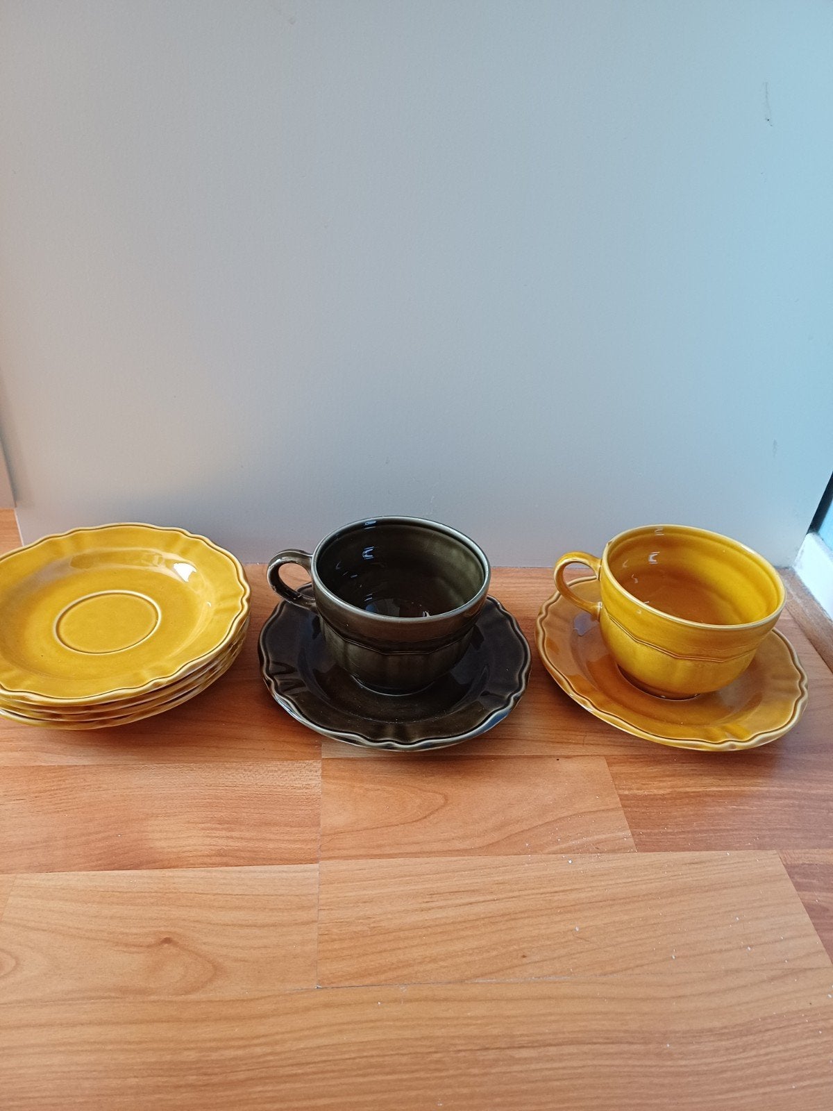 Vintage soepkommen met schotels - geel en bruin, Ophalen of Verzenden