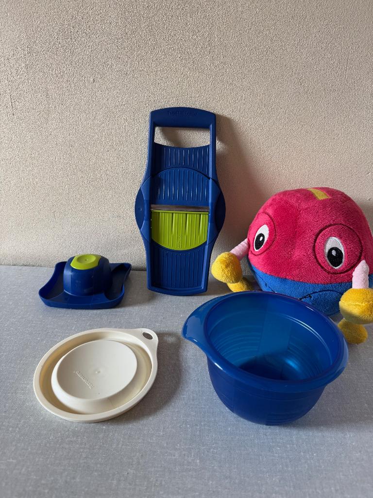 Tupperware Mandoline / Groentesnijder met opvangbak + deksel, Huis en Inrichting, Keuken | Tupperware, Ophalen of Verzenden, Zo goed als nieuw