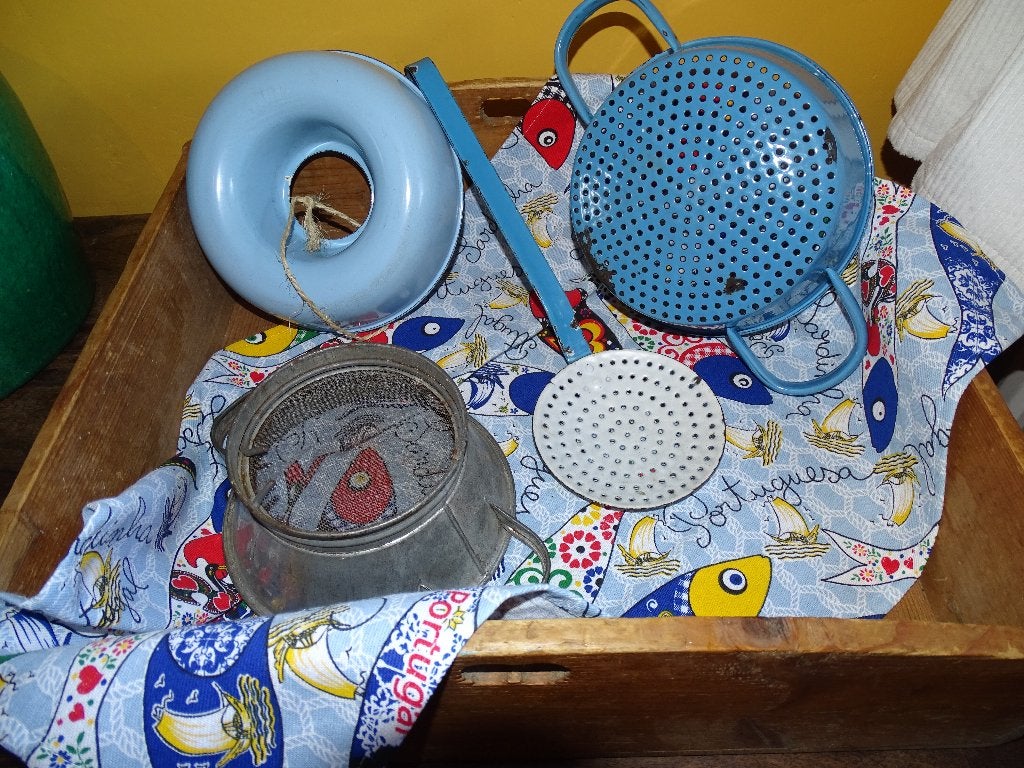 BROCANTE DEENS BLAUW EMAILLE+ZEEF -TULBANDVORM-VERGIET-SPAAN, Ophalen of Verzenden