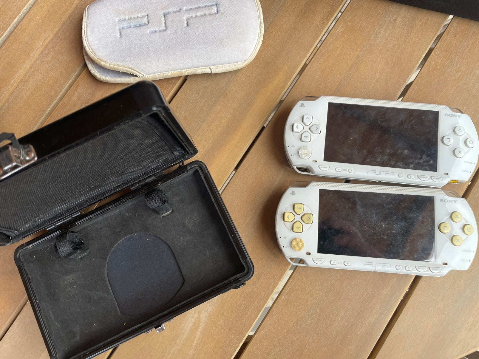 2x witte psp zie omschrijving, Spelcomputers en Games, Ophalen of Verzenden, Zo goed als nieuw