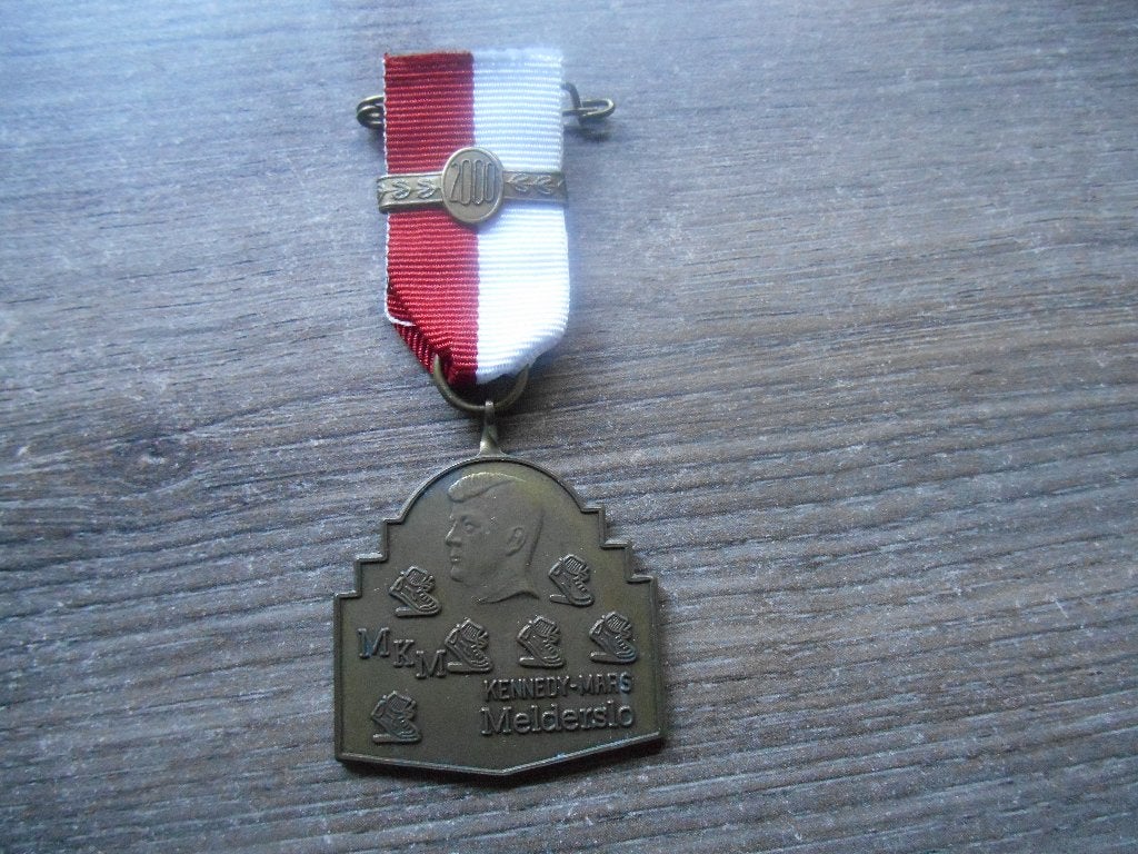 Medaille Kennedy mars Melderslo 2000, Postzegels en Munten, Ophalen of Verzenden, Overige materialen, Nederland