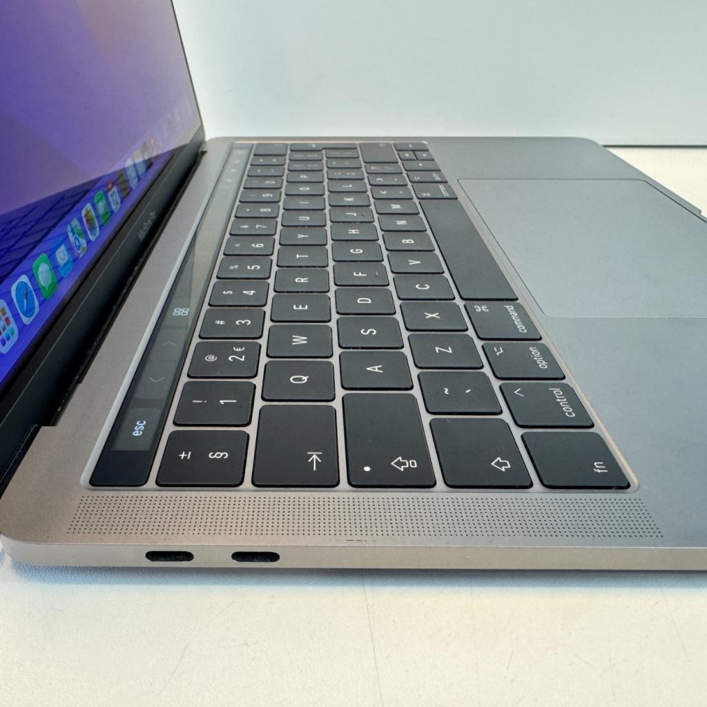 Apple Macbook Pro 13 2017 | i7 | 16GB | 1TB | Touchbar, Apple, Zo goed als nieuw, Support@apple.com, One Apple Park Way
Cupertino, CA 95014
United States