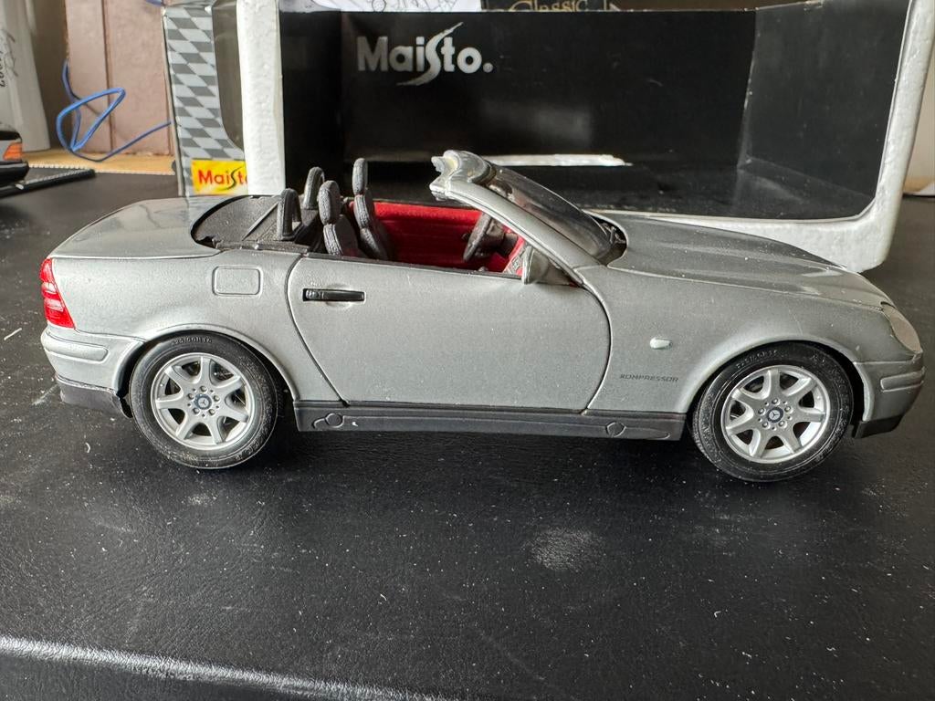 Mercedes Benz SLK 230 1:18 incl originele doos en papieren, Hobby en Vrije tijd, Modelauto's | 1:18, Ophalen, Zo goed als nieuw