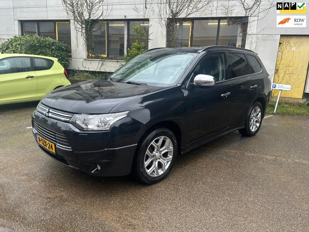 Mitsubishi Outlander 2.0 PHEV Instyle+/ 4x4/ Camera/ Lederen, Auto's, Mitsubishi, Stof, Zwart, 4 cilinders, Zwart