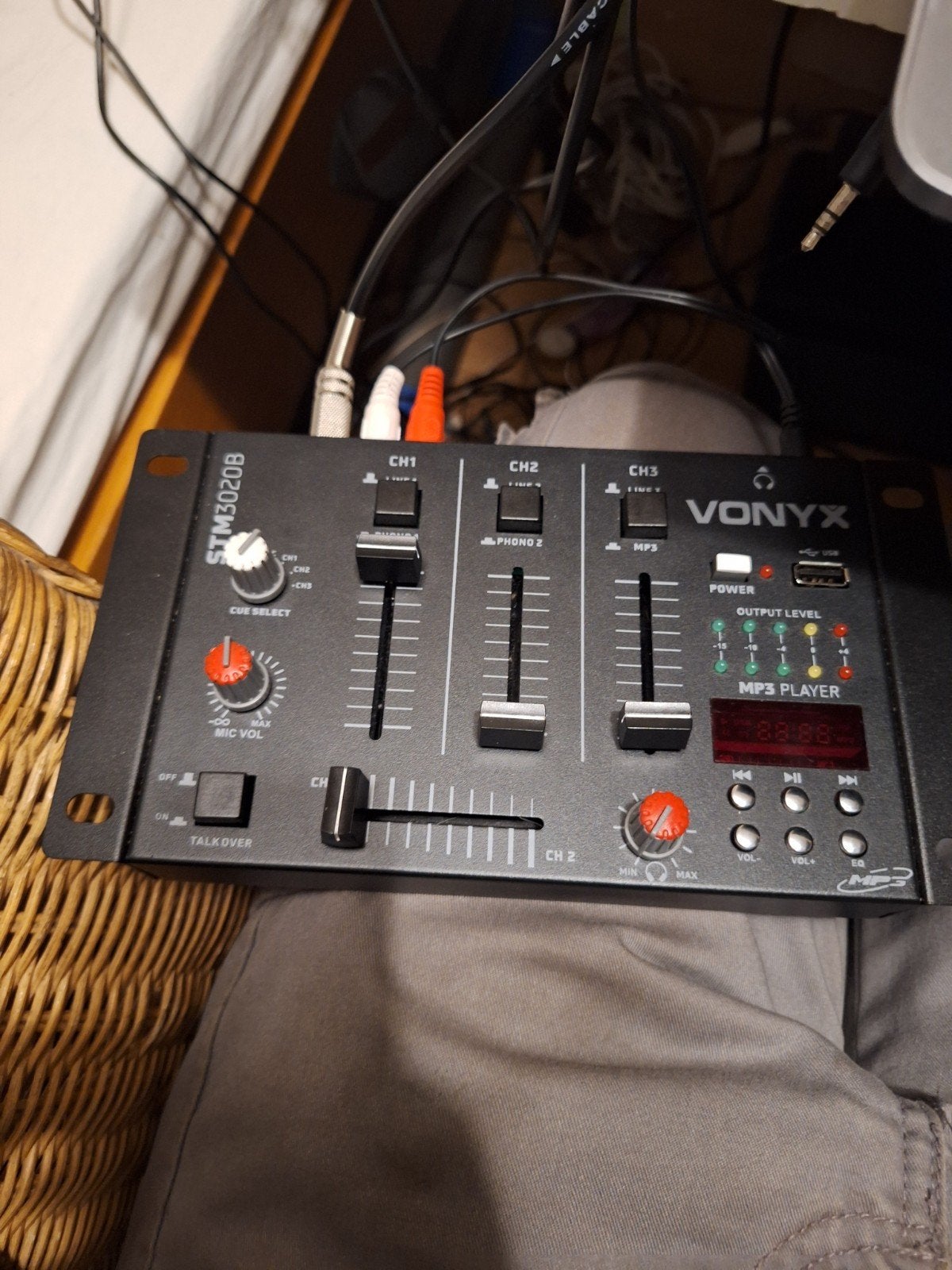 Vonyx STM3020B DJ Mixer met MP3-speler en microfooningang, Ophalen, Gebruikt, Minder dan 5 kanalen, Microfooningang