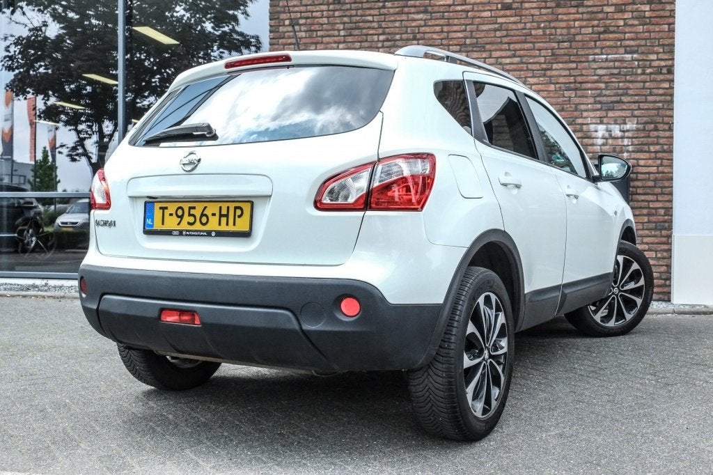 Nissan QASHQAI 1.6 Connect Edition | Panoramadak | 360 camer, Gebruikt, 4 cilinders, 1210 kg, Wit