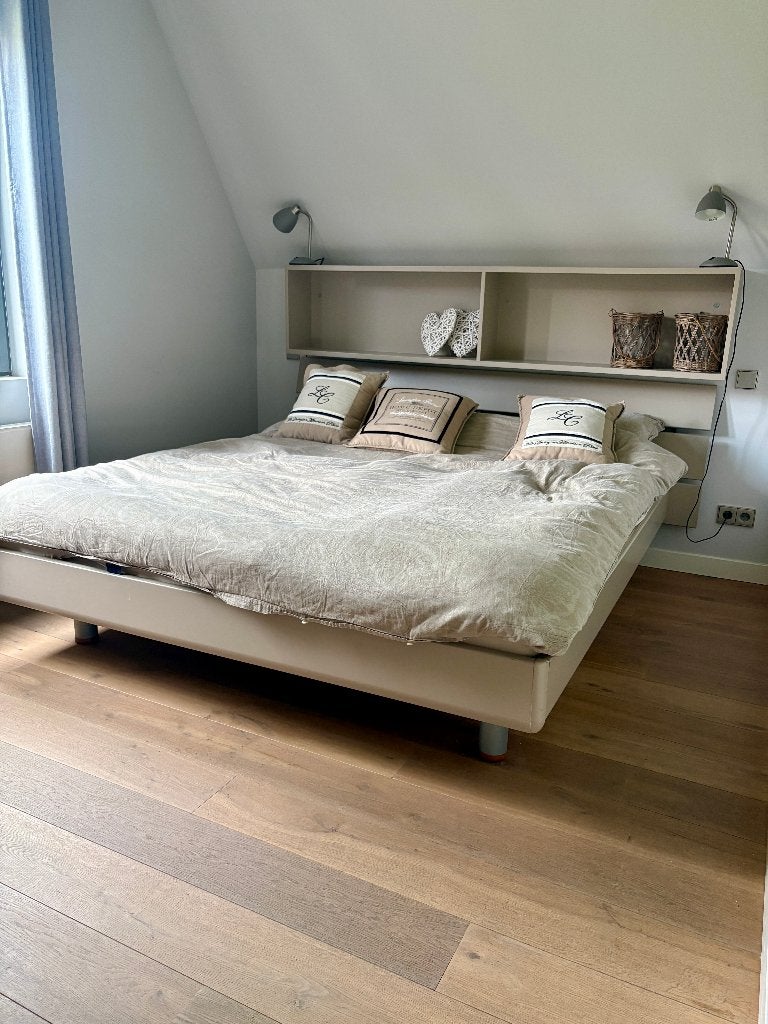 Avek 2-pers bed houten frame & achterwand, Ophalen, 210 cm, Tweepersoons, Zo goed als nieuw
