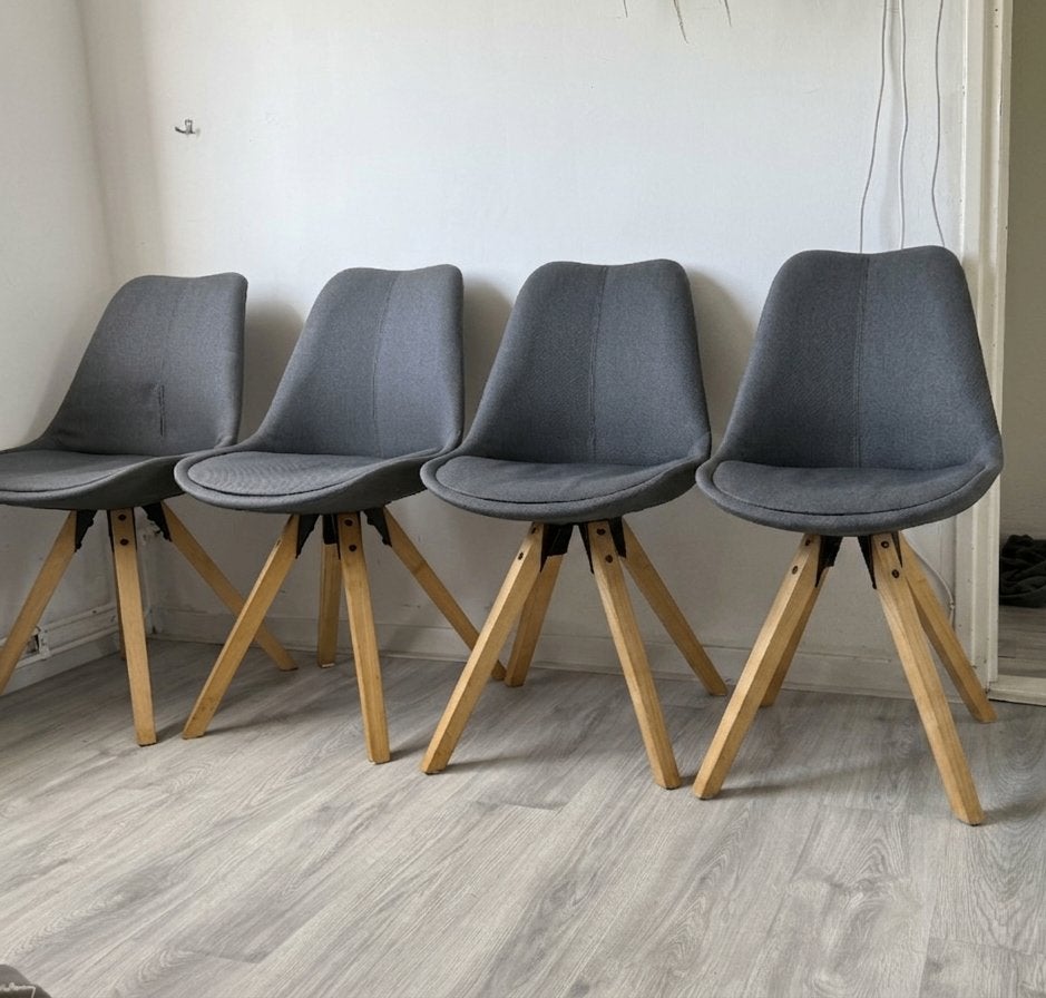 4 Scandinavische Eetkamerstoelen Houten Onderstel, Ophalen, Vier, Stof, Grijs