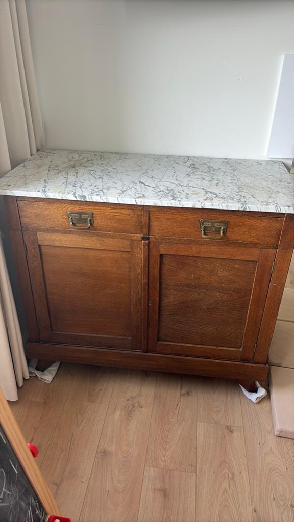 Antieke houten kast met marmeren blad, Ophalen