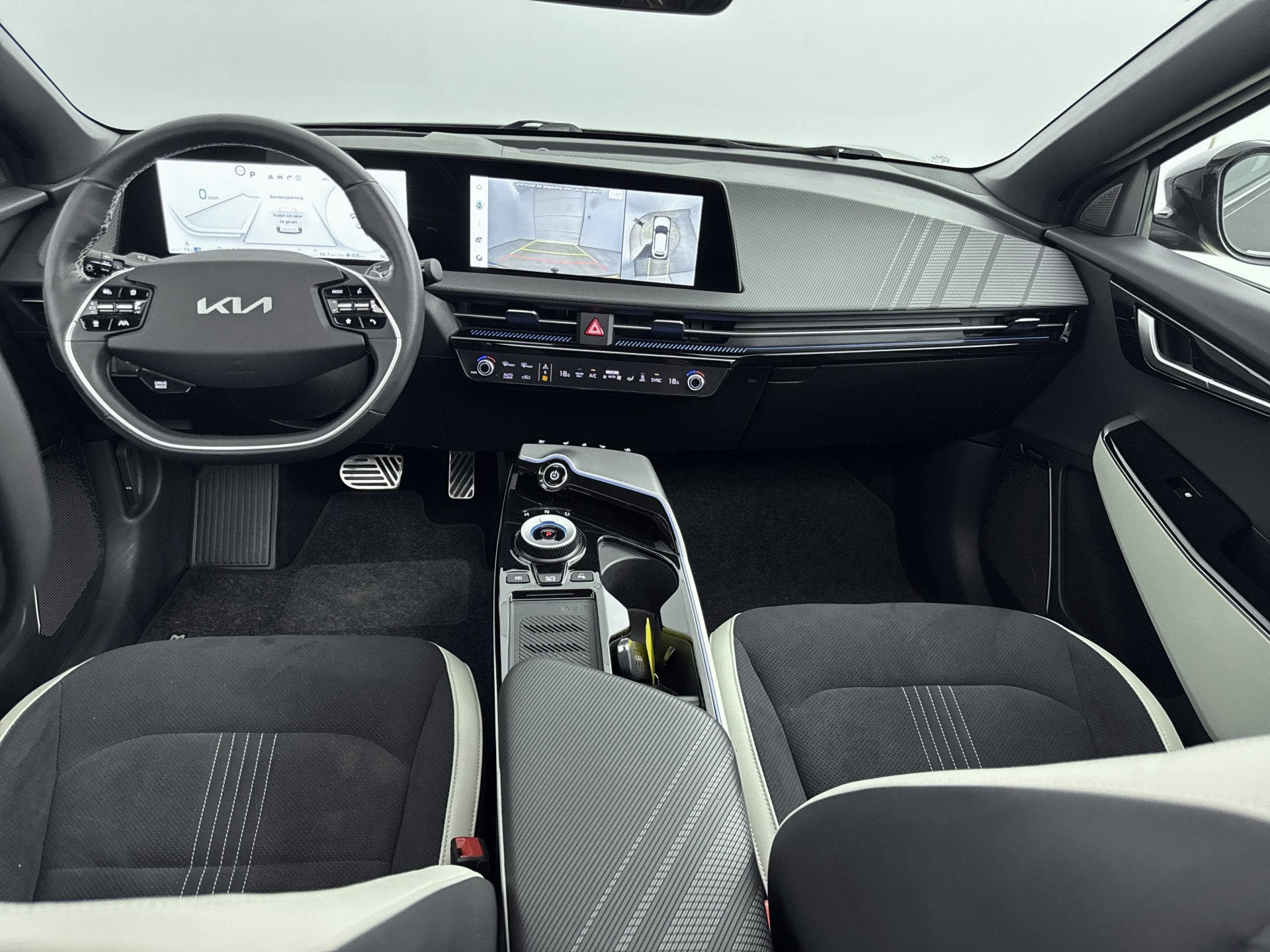 Kia Ev6 - GT-Line 77.4 kWh SOH 100% // TREKHAAK // SCHUIFDAK, Automaat, 228 pk, Achterwielaandrijving, Zwart