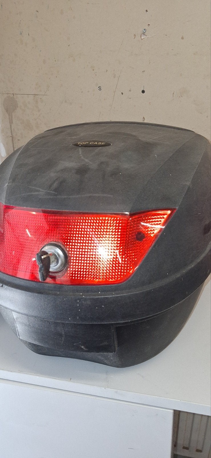 helm koffer voor scooter, Fietsen en Brommers, Ophalen, Zo goed als nieuw, Koffer