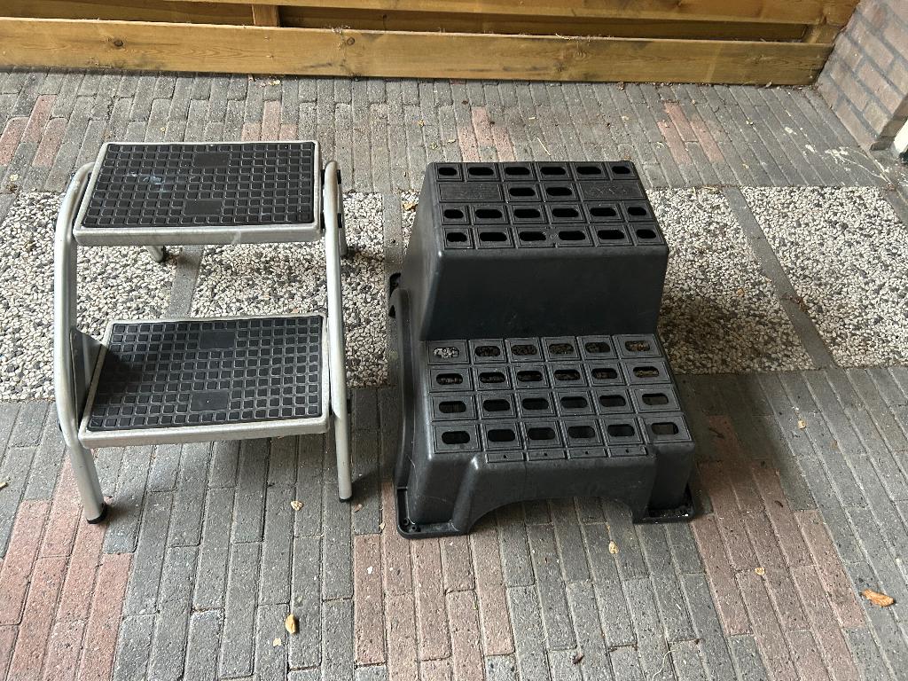 Gratis opstapjes, Caravans en Kamperen, Ophalen, Zo goed als nieuw, Campingmeubel-accessoire