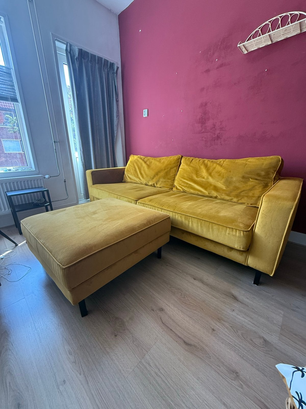 Woood 3-zits okergele Velvet Bank met hocker, Ophalen, Gebruikt, Driepersoons, 75 tot 100 cm
