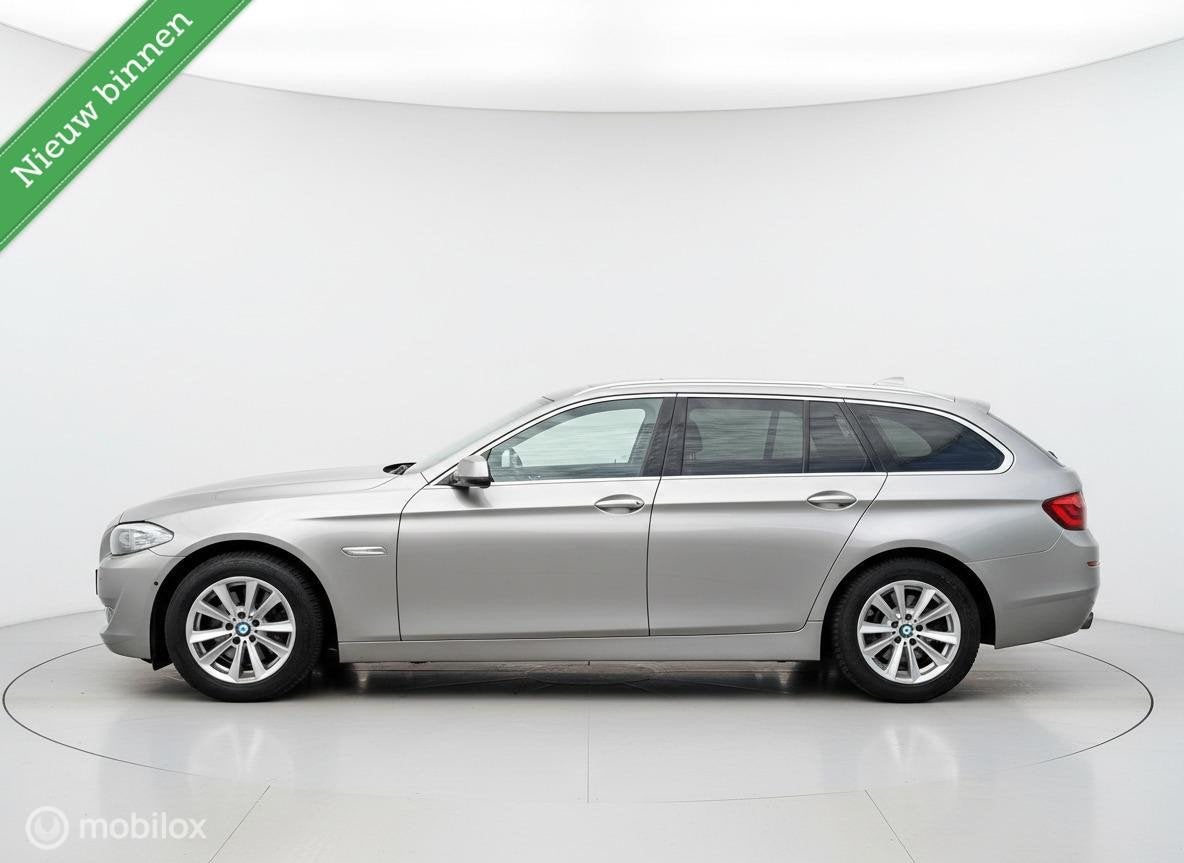 BMW 5-serie Touring 520i High Executive Xenon HUD 360 Camera, Auto's, Euro 5, Achterwielaandrijving, Gebruikt, Zwart