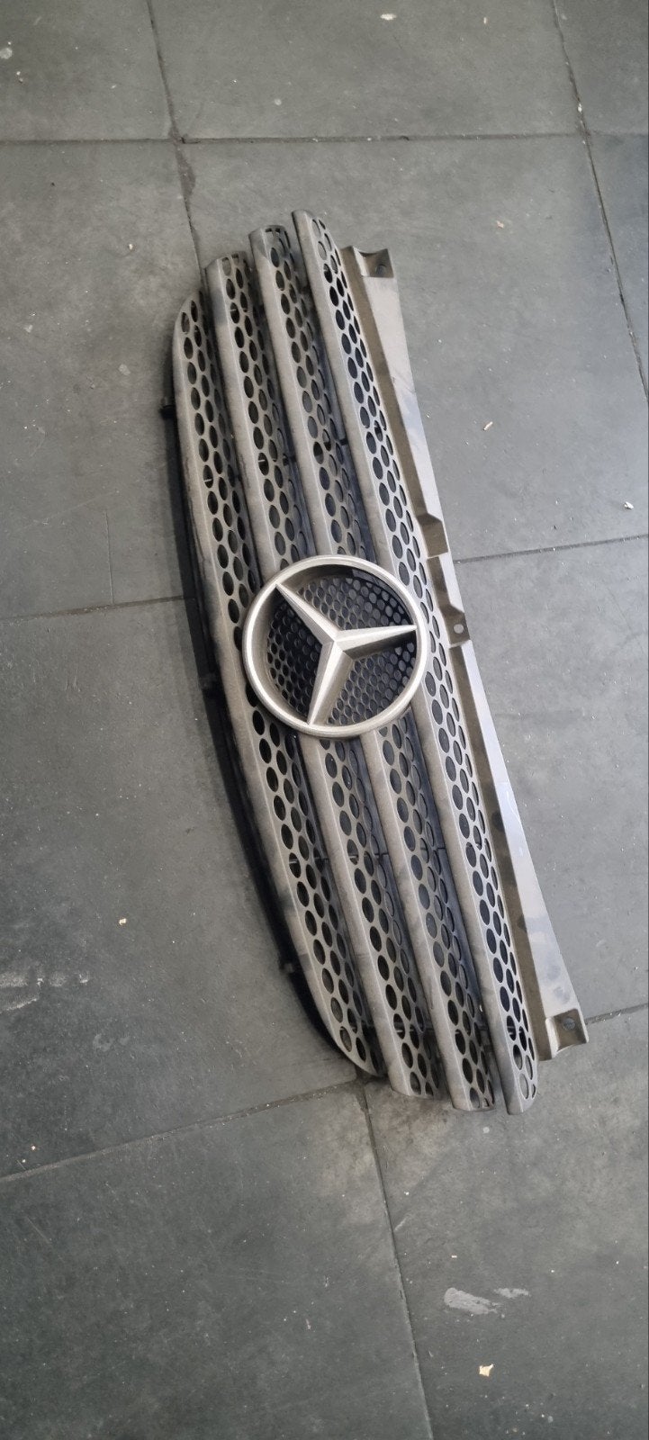 Mercedes-Benz Grille - Gebruikt, Auto-onderdelen, Ophalen of Verzenden, Voor, Mercedes-Benz, Bumper