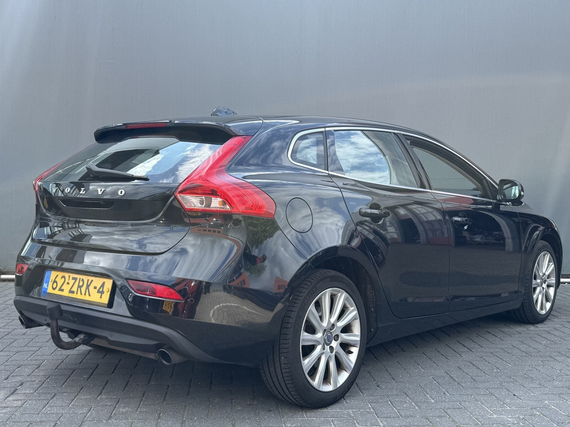 Volvo V40 1.6 T3 Summum LEER | TREKHAAK | KEYLESS | CAMERA |, Auto's, Volvo, Voorwielaandrijving, Gebruikt, Huisgarantie, 4 cilinders