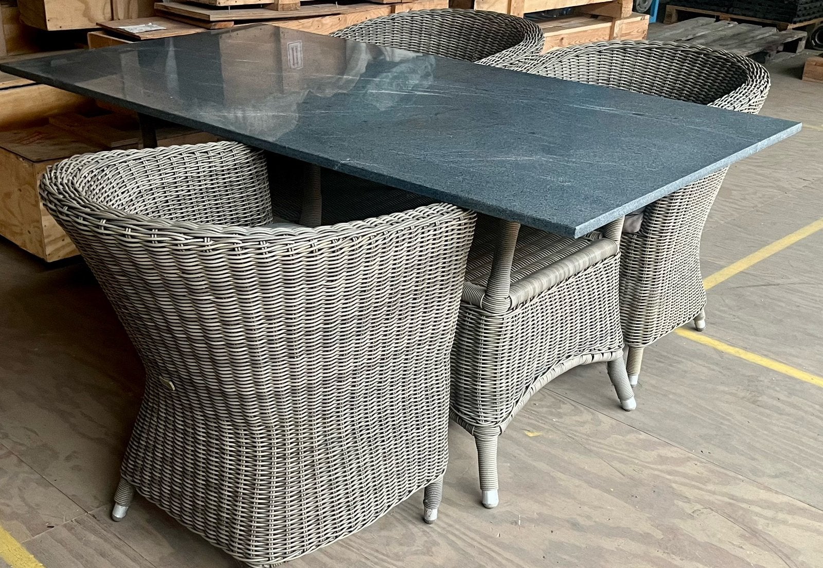 Mooi tuinmeubilair Tafel met granieten blad en 3 stoelen, Ophalen, Gebruikt