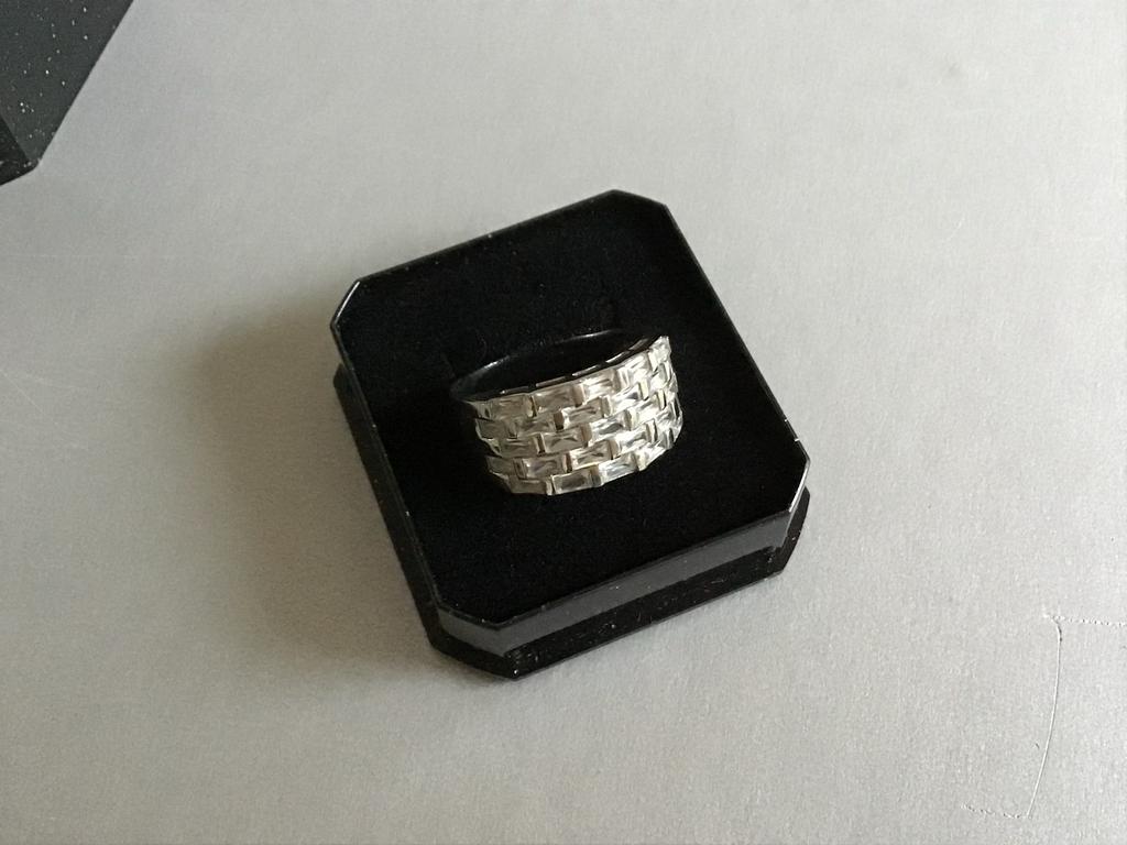 Zilveren ring met drie rijen Swaroski-stenen, Sieraden, Tassen en Uiterlijk, Ringen, 18 tot 19, Ophalen of Verzenden, Zo goed als nieuw