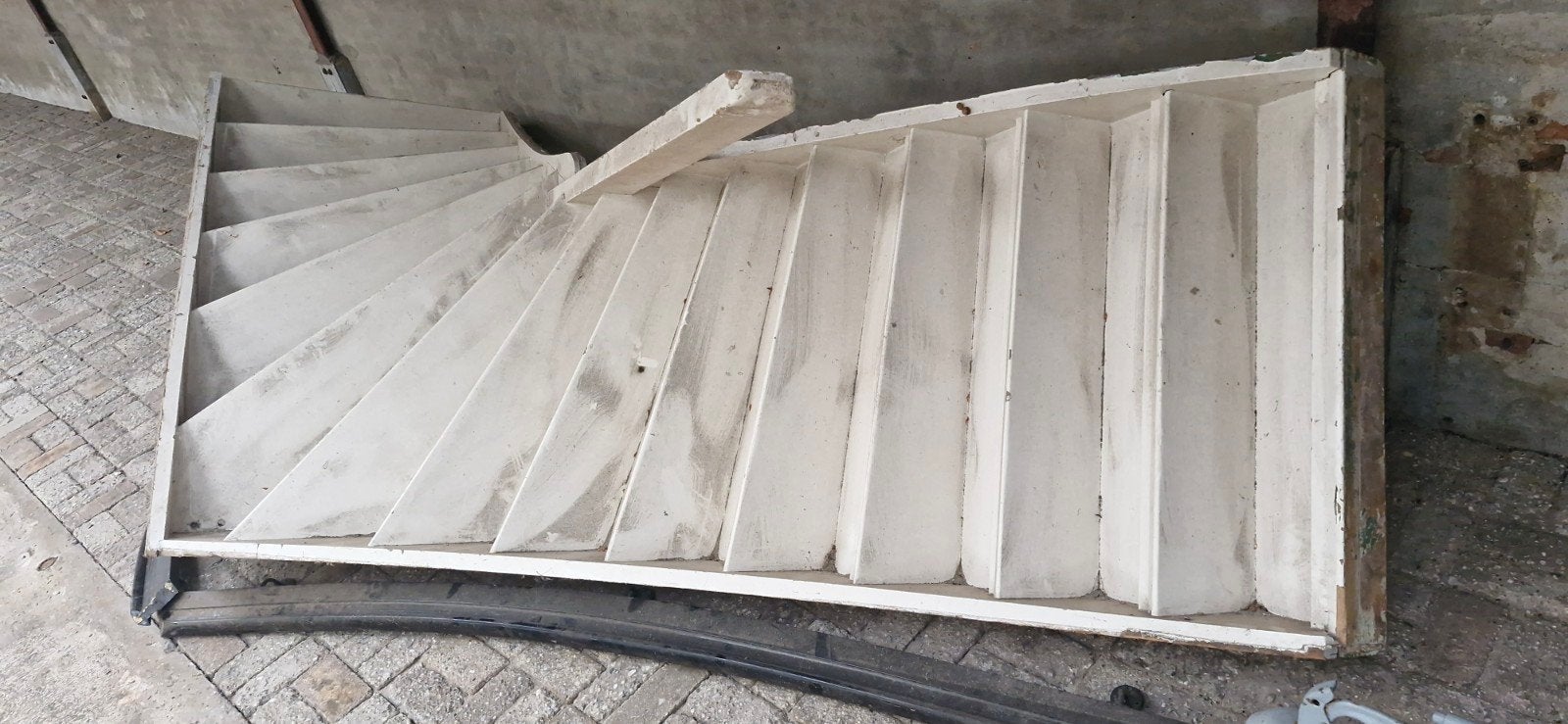 Trap linksdraaiend, Doe-het-zelf en Verbouw, Ladders en Trappen, Ophalen of Verzenden, Minder dan 2 meter
