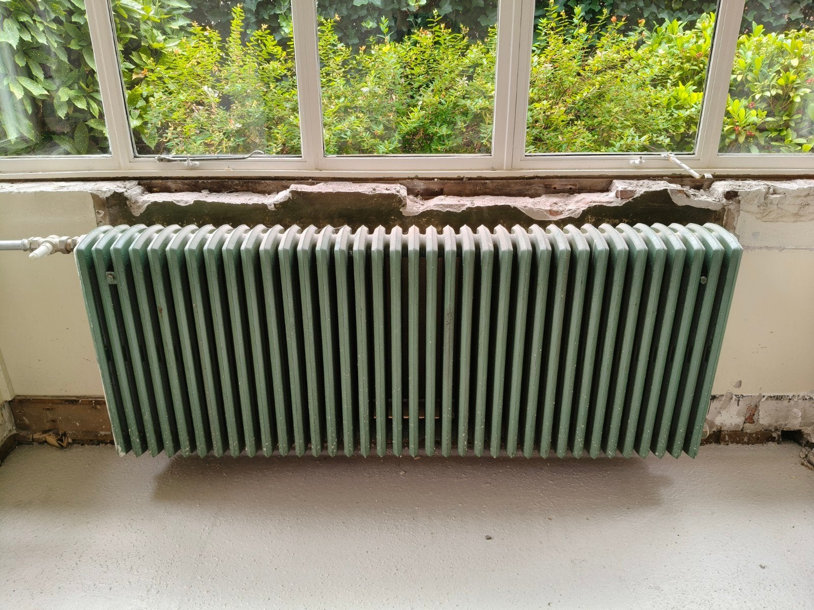 Vintage gietijzeren radiator - Groen, Doe-het-zelf en Verbouw, Verwarming en Radiatoren, Ophalen, 30 tot 80 cm, Gebruikt, Radiator