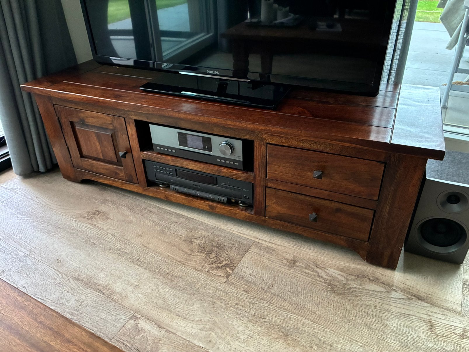 Massief houten TV kast, Ophalen, 100 tot 150 cm, Zo goed als nieuw, Minder dan 100 cm