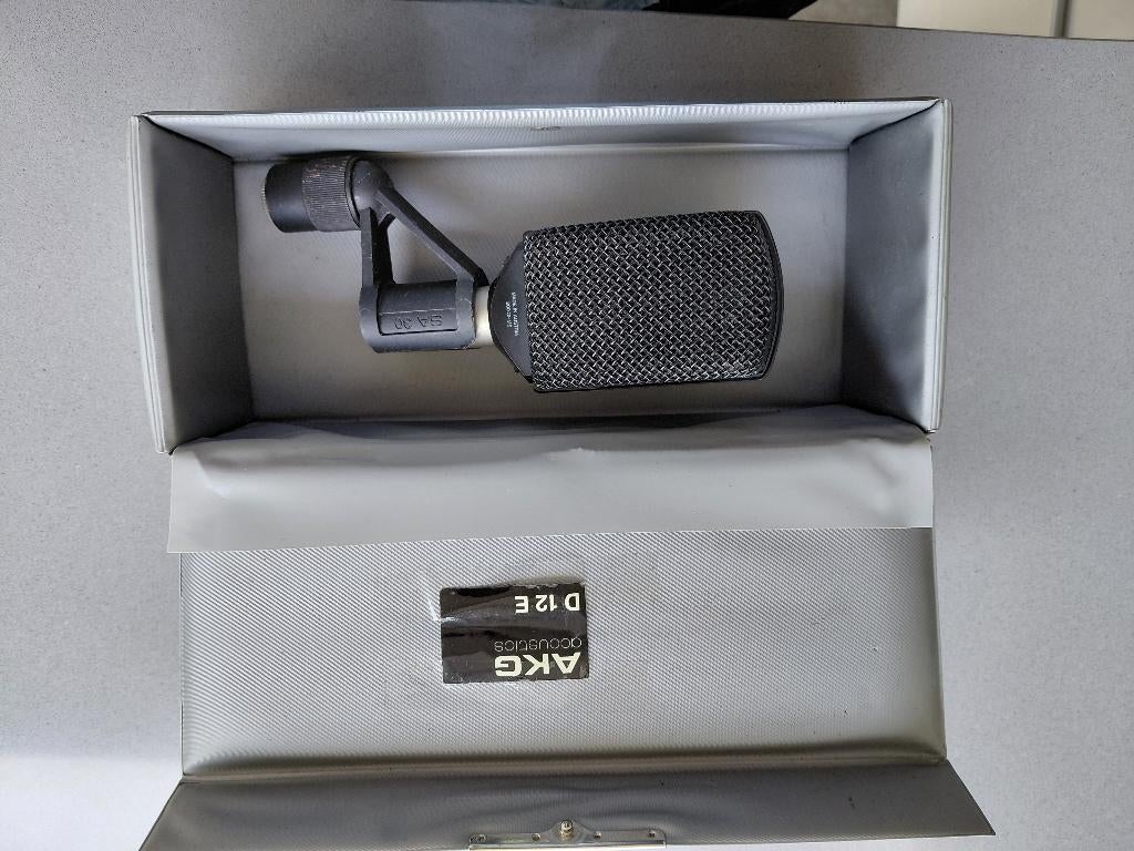 Microfoon AKG D12E vintage, Muziek en Instrumenten, Microfoons, Ophalen, Gebruikt, Instrumentmicrofoon