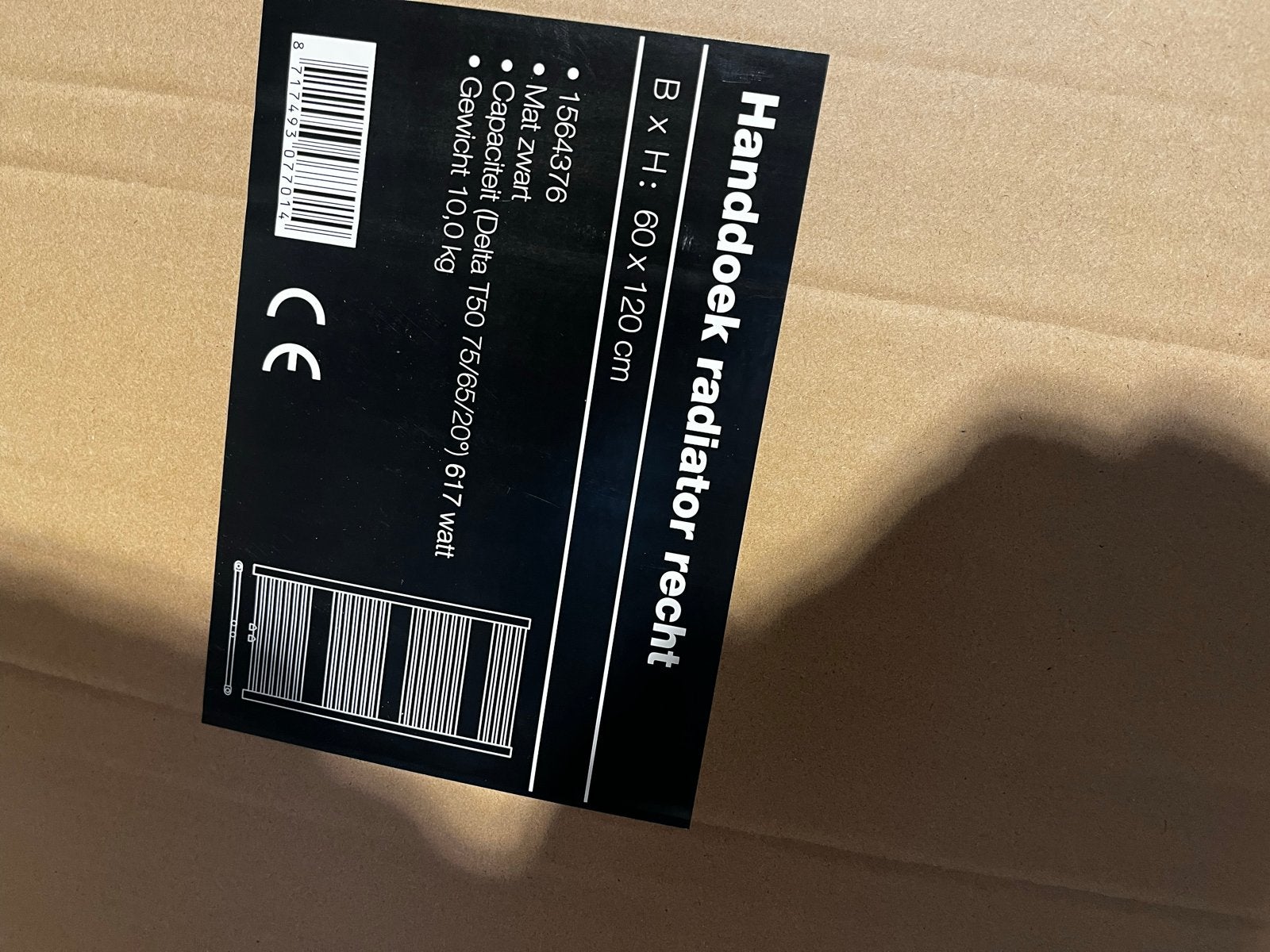 Nieuwe Handdoekradiator Mat Zwart - Middenaansluiting, Doe-het-zelf en Verbouw, Verwarming en Radiatoren, Ophalen, 500 tot 800 watt