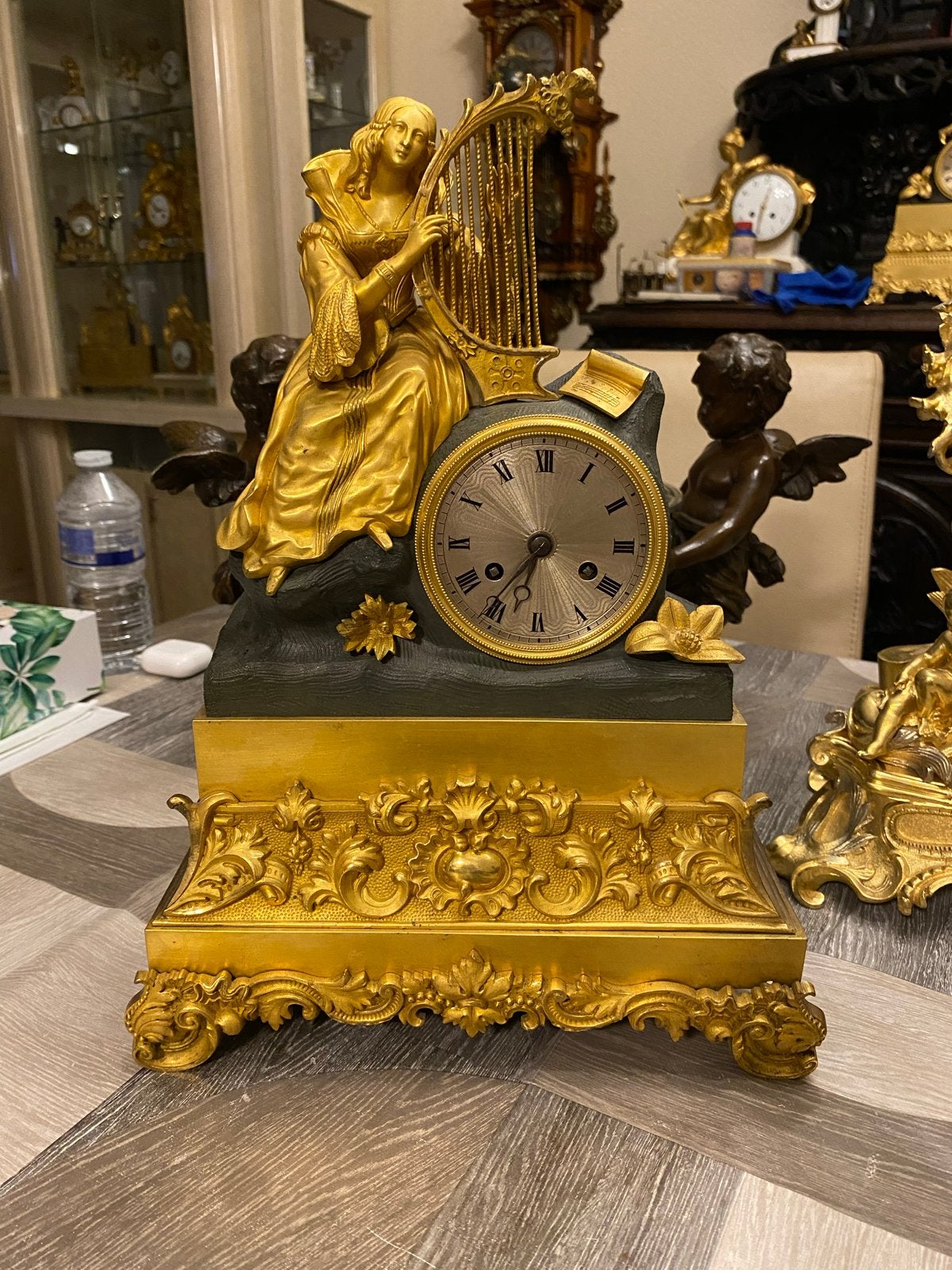 Antieke Franse pendule met harpiste en cherubijnen, Ophalen of Verzenden