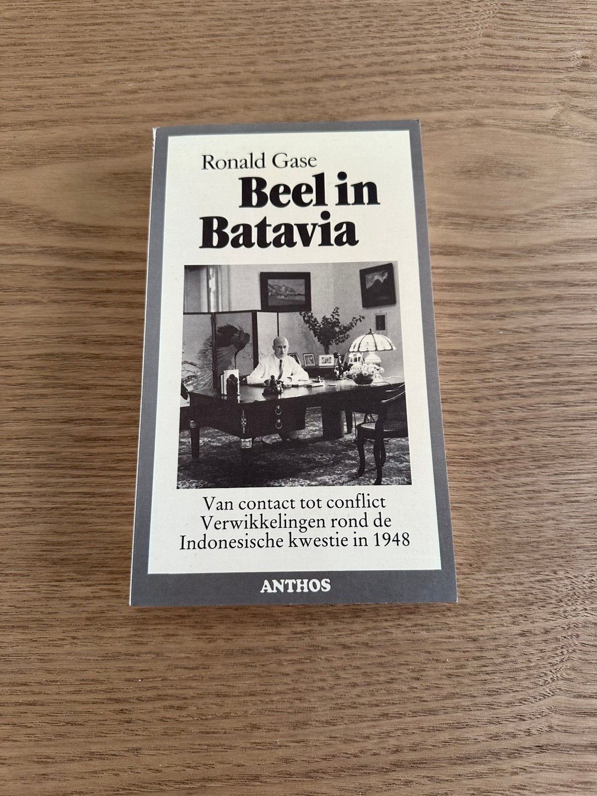 Beel in Batavia. Ronald Gase., Ophalen of Verzenden, Gelezen