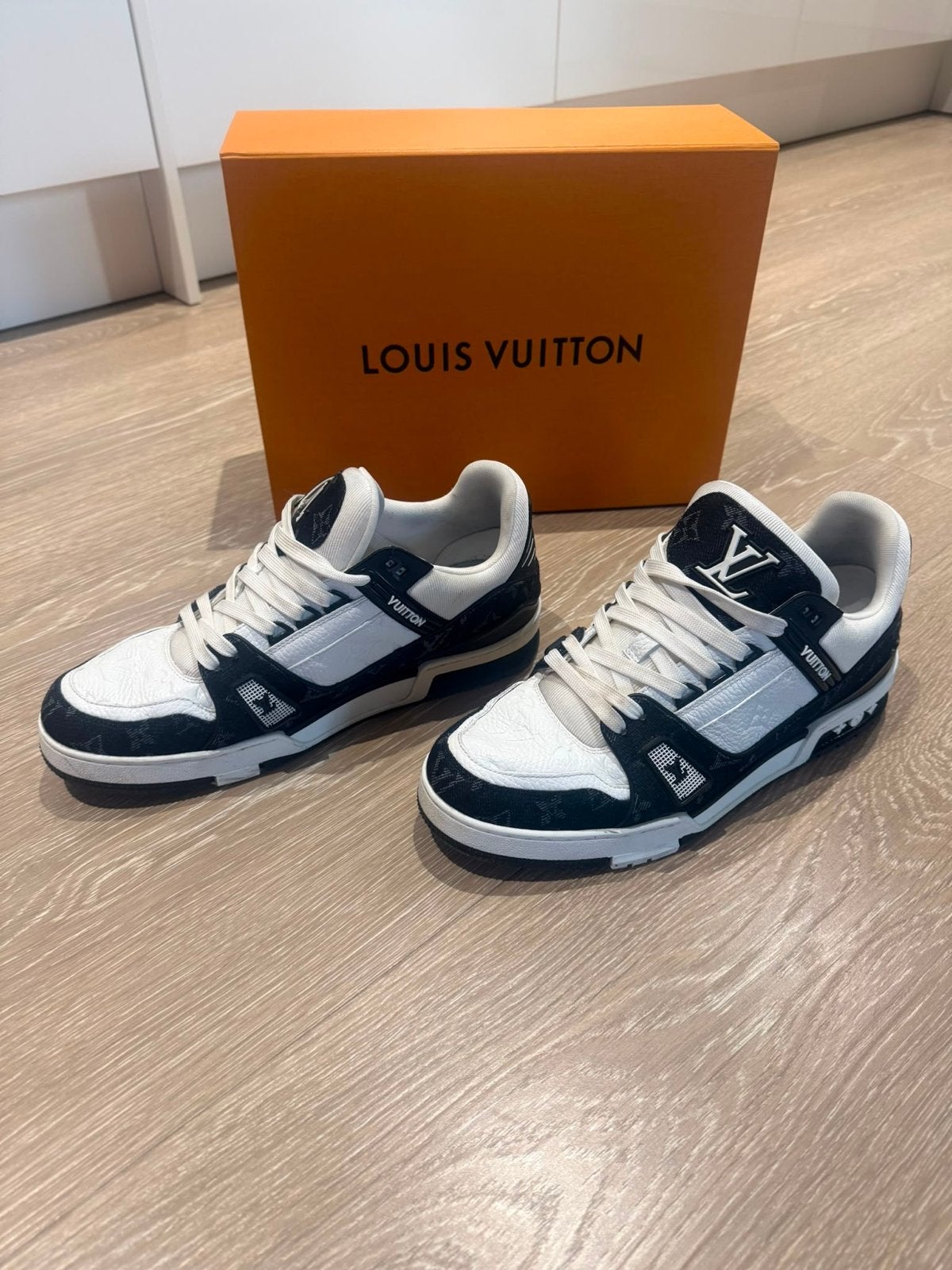 Louis Vuitton LV Trainer Sneakers Zwart EU 43 (LV 9.5), Ophalen of Verzenden, Zo goed als nieuw, Zwart, Sneakers of Gympen